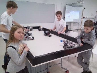 Детский технопарк «Кванториум» объявляет набор детей в дополнительные группы по робототехнике!