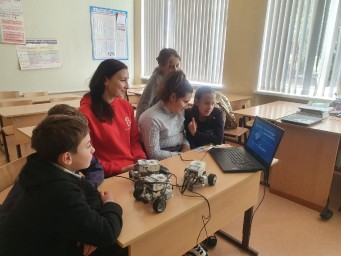 Мобильный «Кванториум» продолжает курсировать по сельским школам Калиниградской области